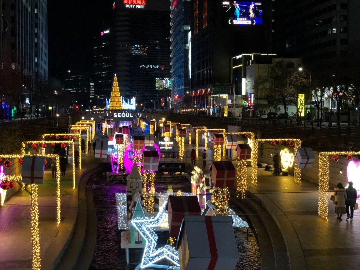 2025, christmas, lights, festival, beautiful, romantic, holiday, happy new year, 2025, lanterns, angels, heart, stream, cheonggyecheon, seoul, korea, jonggak